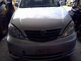 2002 TOYOTA CAMRY SILVER XLE 3.0  AT.  Z24887